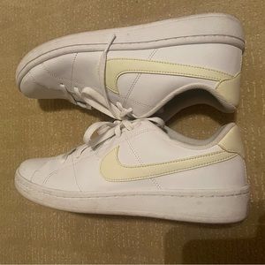 Nike Sneakers with pale yellow check
